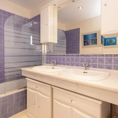 2 Bedroom Beautiful In *
